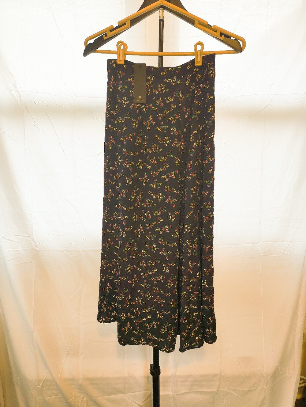 LULU'S Floral Midi Skirt in Navy